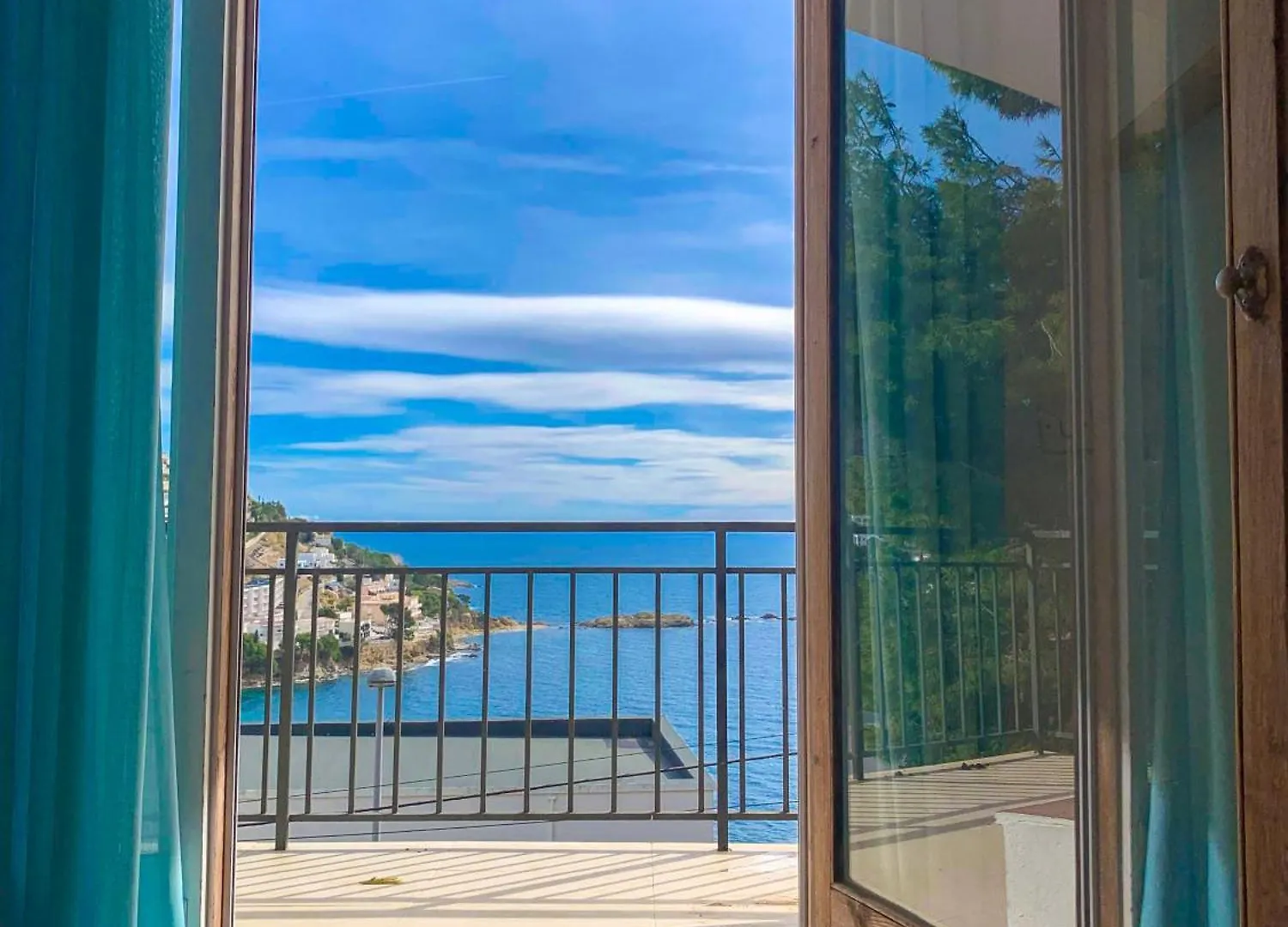 Casdanna Beachfront Roses - Canyelles Petites Apartment Spain