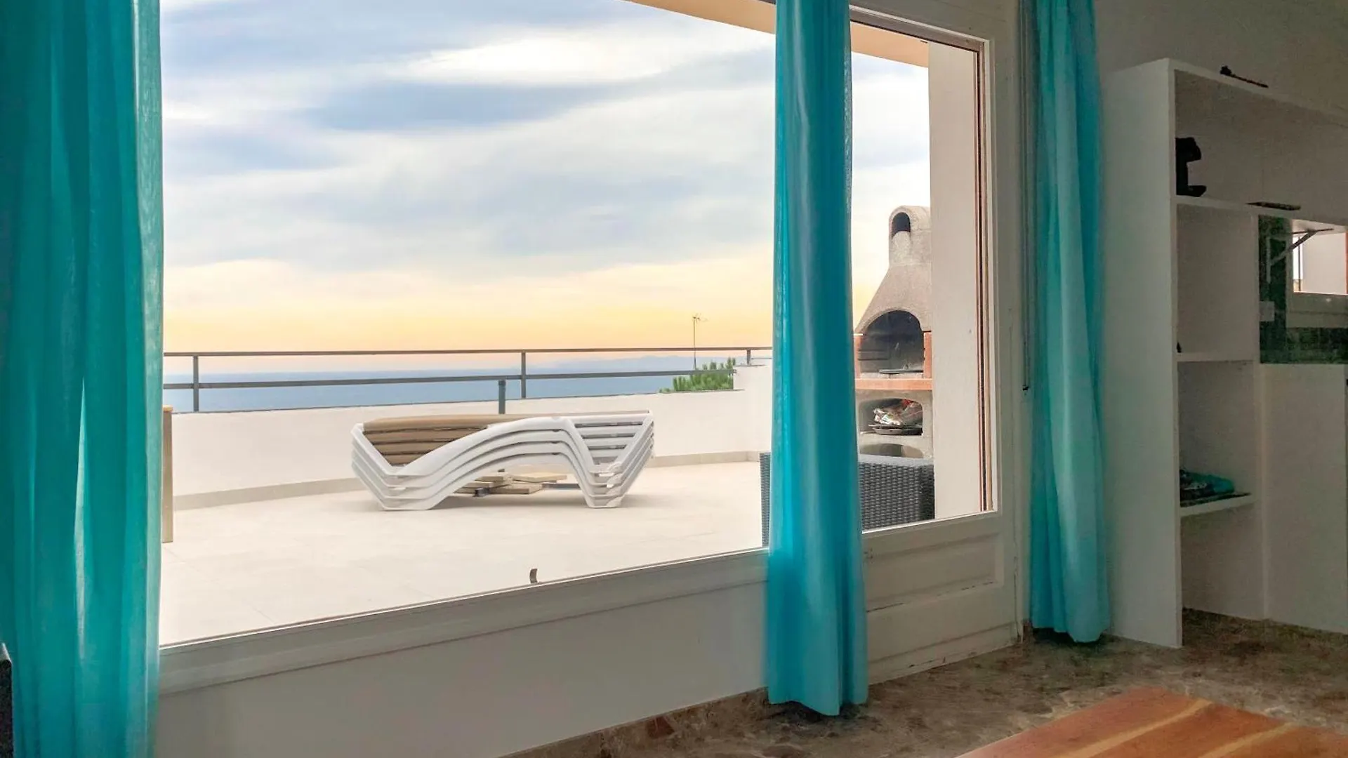 Casdanna Beachfront Roses - Canyelles Petites Apartment Spain